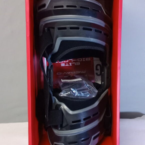 McDavid Elite Knee Brace XL-Right Black Bio-Logix w Compression Sleeve - Picture 3 of 5